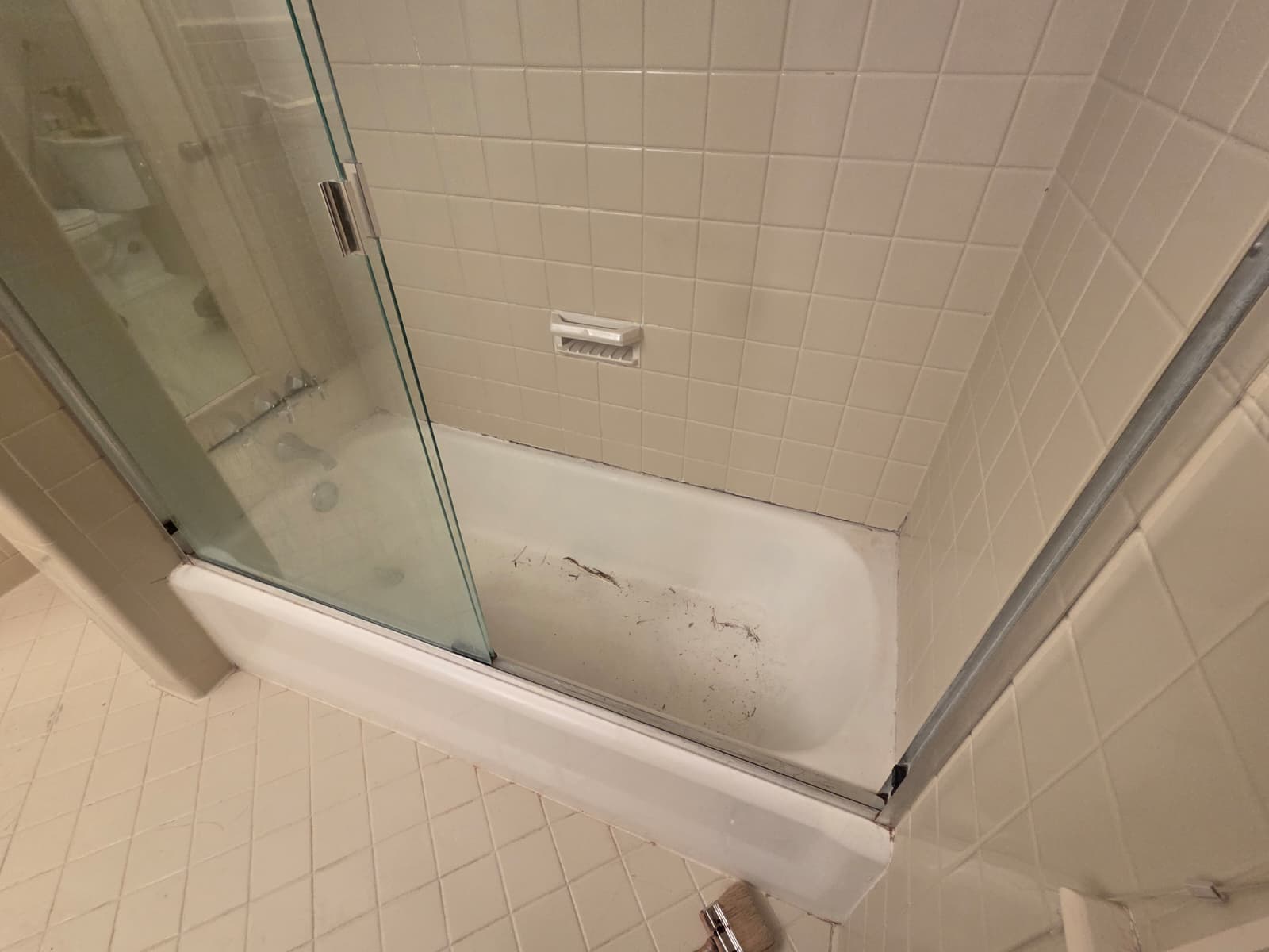 Bath Tub Refinishing - Before